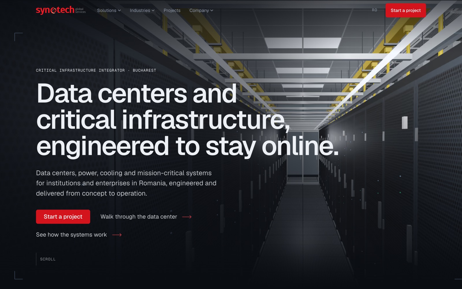 Synotech website home page: a 3D data-centre aisle behind the headline